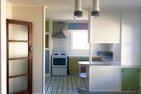 Photo of property in 15 Murray Road, Te Atatu Peninsula, Auckland, 0610