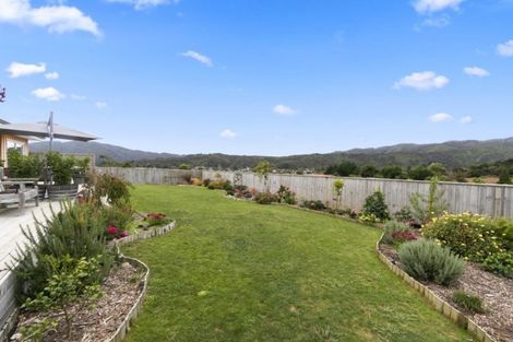 Photo of property in 55 Ruthven Road, Wainuiomata, Lower Hutt, 5014