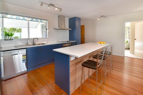 Photo of property in 98 Vipond Road, Stanmore Bay, Whangaparaoa, 0932