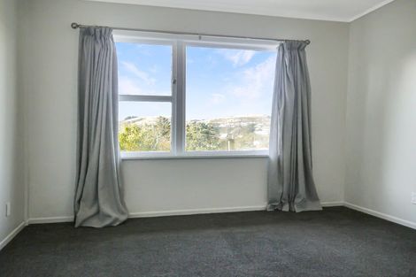 Photo of property in 34 Stewart Drive, Newlands, Wellington, 6037