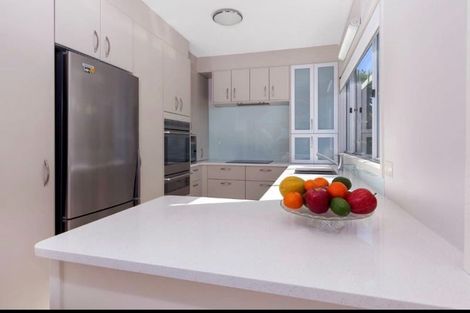 Photo of property in 15 Ravenwood Drive, Forrest Hill, Auckland, 0620