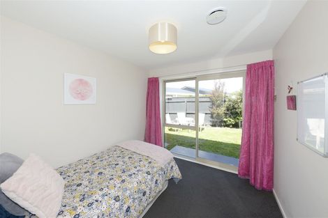 Photo of property in 8 Seagrave Place, Ilam, Christchurch, 8041