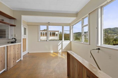 Photo of property in 34 Raroa Terrace, Tawa, Wellington, 5028
