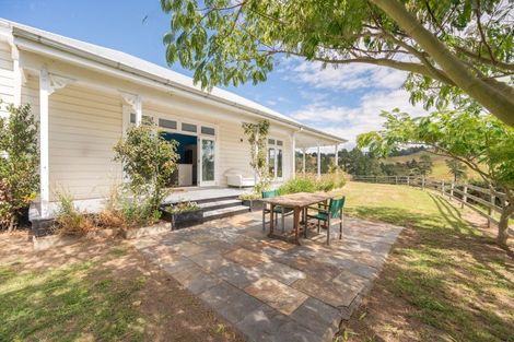 Photo of property in 1986 Taihape Road, Sherenden, Hastings, 4179