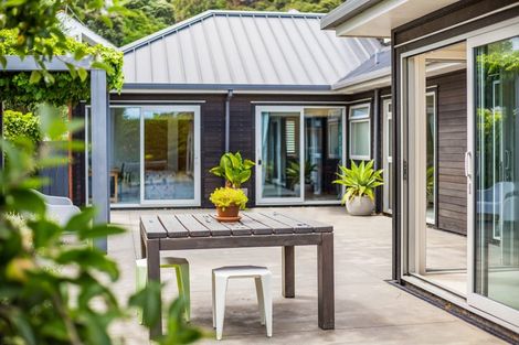 Photo of property in 383 Muritai Road, Eastbourne, Lower Hutt, 5013