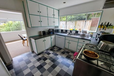 Photo of property in 33 Omega Street, Newlands, Wellington, 6037