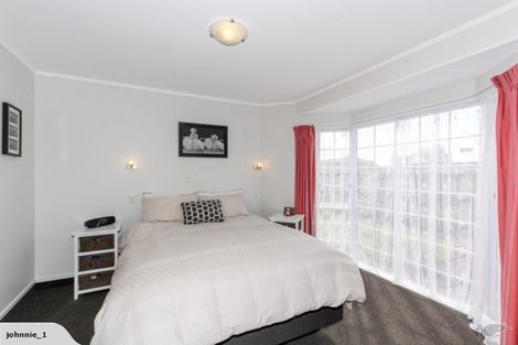 Photo of property in 35 Heta Road, Highlands Park, New Plymouth, 4312