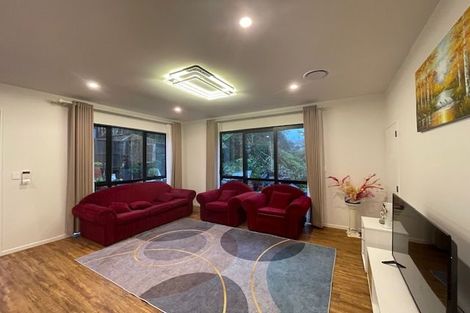 Photo of property in 25 Armstrong Place, New Lynn, Auckland, 0600