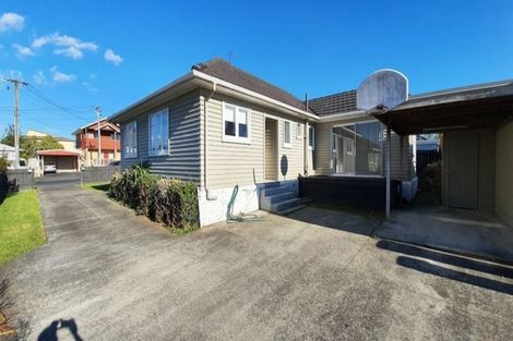 Photo of property in 30 Royton Avenue, Mangere East, Auckland, 2024