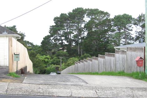 Photo of property in 18 Crystal Avenue, Glendene, Auckland, 0602