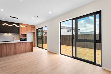 Photo of property in 12 Harbourside Parade, Hobsonville, 0616