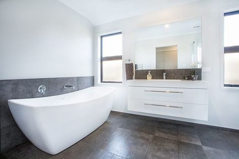 Photo of property in 24 Flounder Drive, Omokoroa, 3114