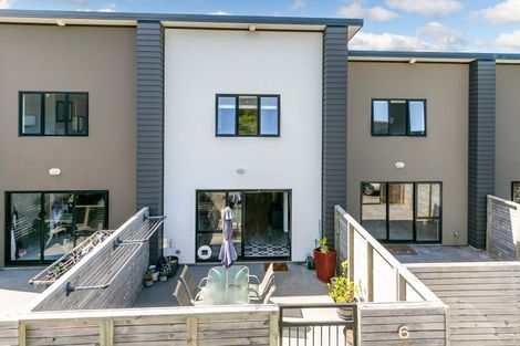 Photo of property in 6/9 Surrey Street, Tawa, Wellington, 5028