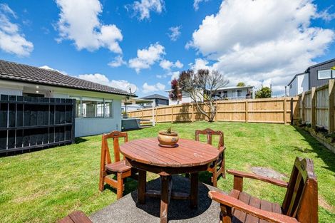 Photo of property in 2/59 Archibald Road, Kelston, Auckland, 0602