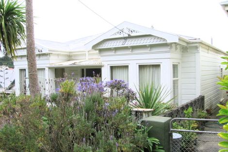 Photo of property in 71 Te Wharepouri Street, Berhampore, Wellington, 6023