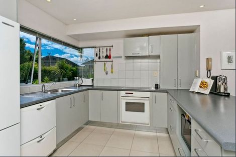 Photo of property in 2/79 Ocean View Road, Hillcrest, Auckland, 0627