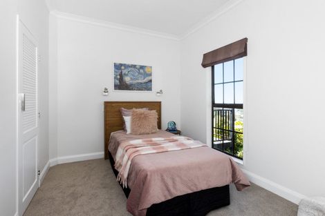 Photo of property in 25 Enfield Road, Hospital Hill, Napier, 4110