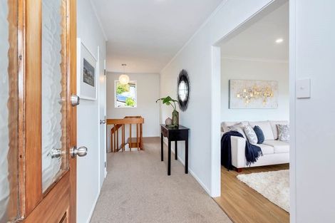 Photo of property in 5 Naviti Place, Browns Bay, Auckland, 0630