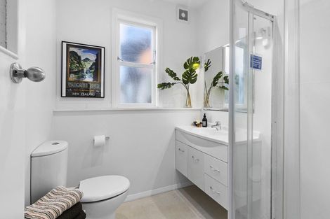 Photo of property in 86 Nicholson Road, Khandallah, Wellington, 6035