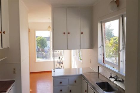 Photo of property in 12 Mickle Street, Te Atatu South, Auckland, 0610