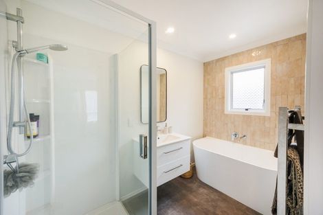 Photo of property in 9 Lyndale Place, Kelvin Grove, Palmerston North, 4414