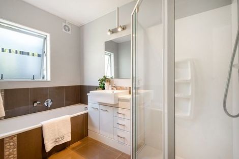 Photo of property in 9 Malters Place, Browns Bay, Auckland, 0630