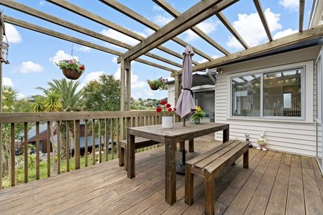 Photo of property in 24 Kiteroa Terrace, Rothesay Bay, Auckland, 0630