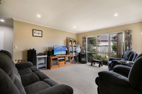 Photo of property in 114 Riverton Drive, Randwick Park, Auckland, 2105