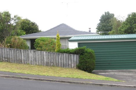 Photo of property in 19 Athena Drive, Totara Vale, Auckland, 0629