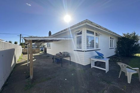 Photo of property in 10 Quinn Road, Levin, 5510