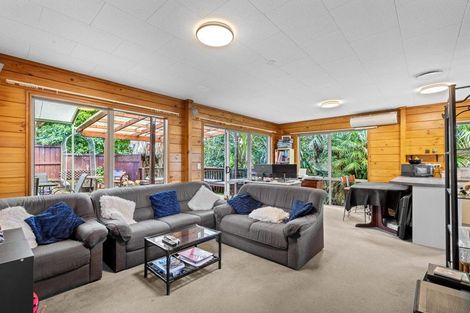 Photo of property in 46 Easton Park Parade, Glenfield, Auckland, 0629
