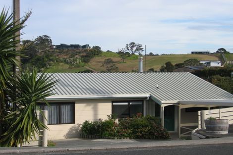 Photo of property in 18 Barrier View Road, Leigh, 0985