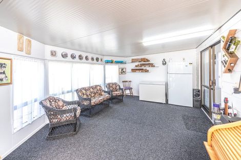 Photo of property in 18 Swinbourne Street, Waverley, 4510