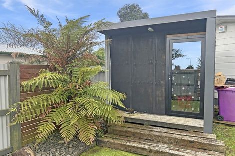 Photo of property in 10 Kebbell Avenue, Levin, 5510
