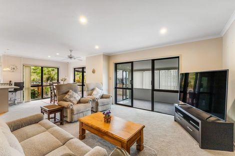 Photo of property in Caversham Park, 2/18 Caversham Road, Westmere, Whanganui, 4501