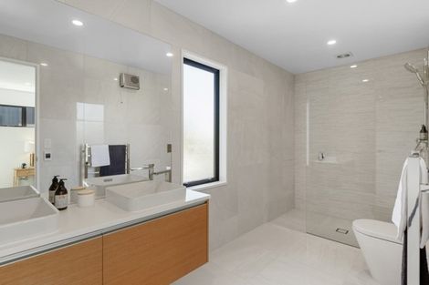 Photo of property in 21 Aikmans Road, Merivale, Christchurch, 8014