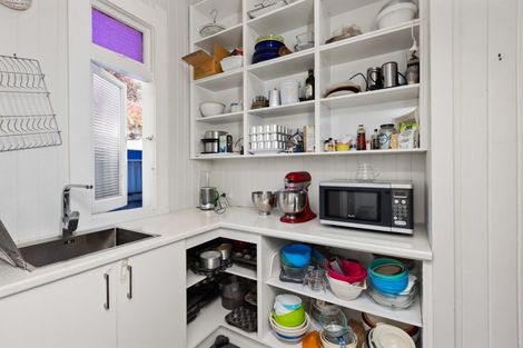 Photo of property in 15 Ellison Street, Napier South, Napier, 4110