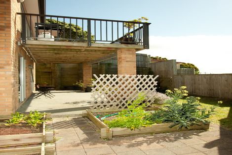 Photo of property in 118a Sunset Road, Unsworth Heights, Auckland, 0632