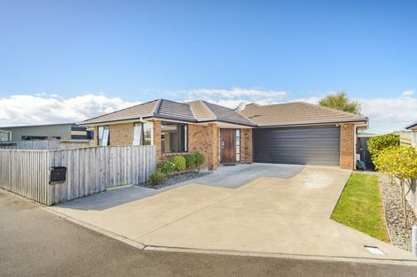 Photo of property in 16 Lorenzo Place, Kelvin Grove, Palmerston North, 4414