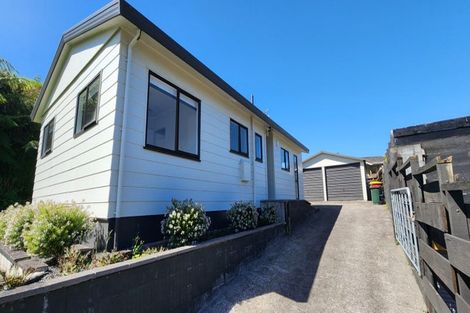 Photo of property in 118 Riversdale Drive, Merrilands, New Plymouth, 4312