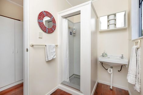 Photo of property in 4 Robertson Street, Raglan, 3225