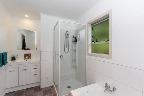 Photo of property in 27 Beaumont Crescent, Frankleigh Park, New Plymouth, 4310