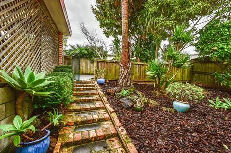 Photo of property in 2/20 Hutchinsons Road, Bucklands Beach, Auckland, 2014