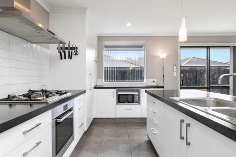 Photo of property in 23 Rainey Crescent, Papamoa Beach, Papamoa, 3118