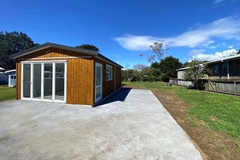 Photo of property in 78 Howard Road, Orere Point, Papakura, 2585