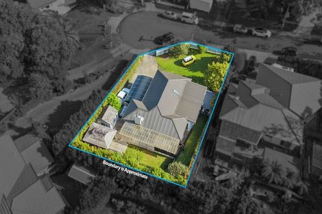 Photo of property in 6 Kerry Dell, Cockle Bay, Auckland, 2014