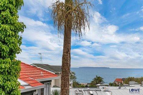 Photo of property in 1/2 Hauraki Road, Hauraki, Auckland, 0622