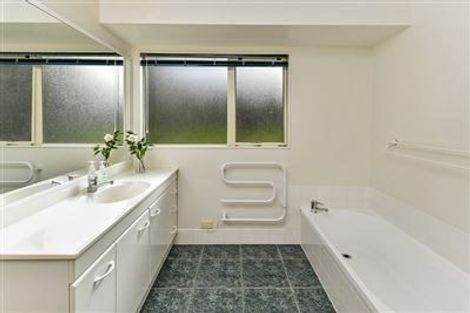 Photo of property in 2/26 Dallinghoe Crescent, Milford, Auckland, 0620