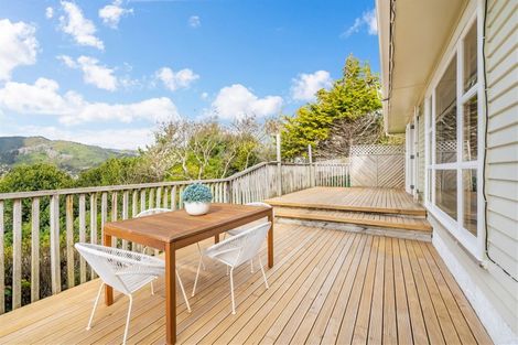 Photo of property in 17 Davis Grove, Wainuiomata, Lower Hutt, 5014