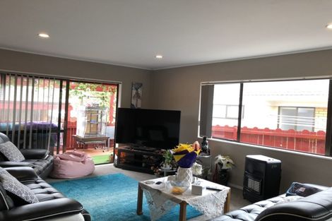 Photo of property in 1/81 Aviemore Drive, Highland Park, Auckland, 2010
